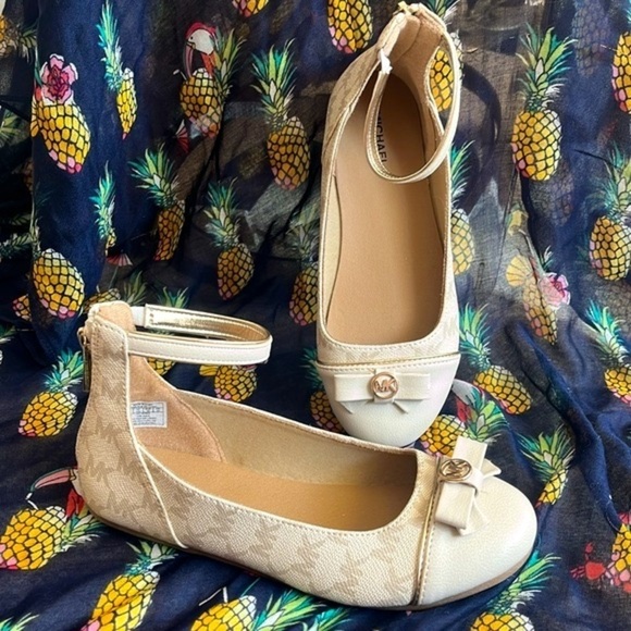 Brand New Michael Kors Cream Round Toe Bow Ankle Strap Zipper Flats Dress Shoes - Picture 1 of 16